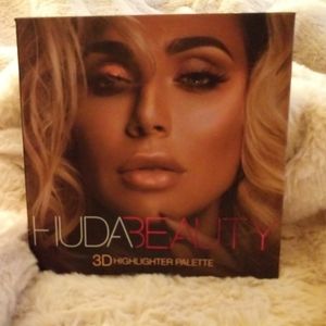 Huda Beauty 3D Highlighter Palette